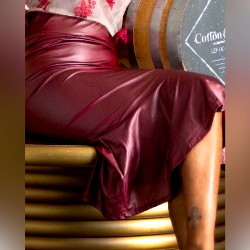 BURGUNDY VEGAN RUFFLED SKIRT